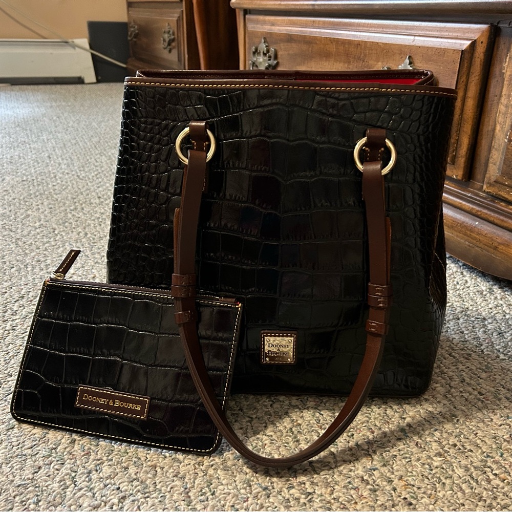Like New D&B Tote & Wristlet